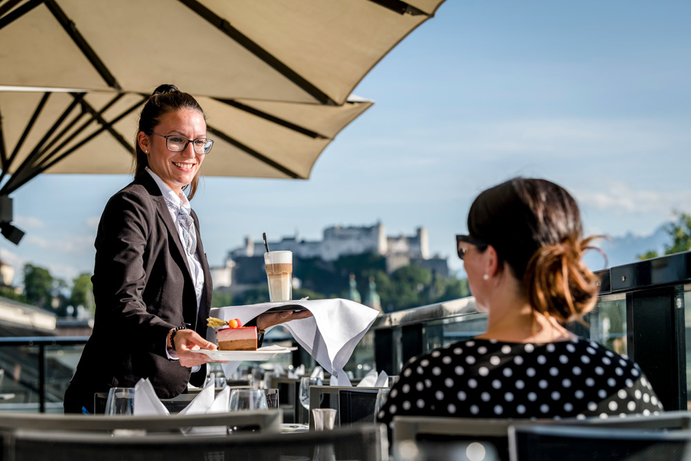 Sky Bar Kulinarik mit Ausblick IMLAUER HOTEL PITTER Salzburg