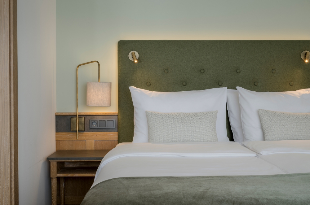 web_imlauer_0425-27 web Bild: Bett in einem neu renovierten Zimmer