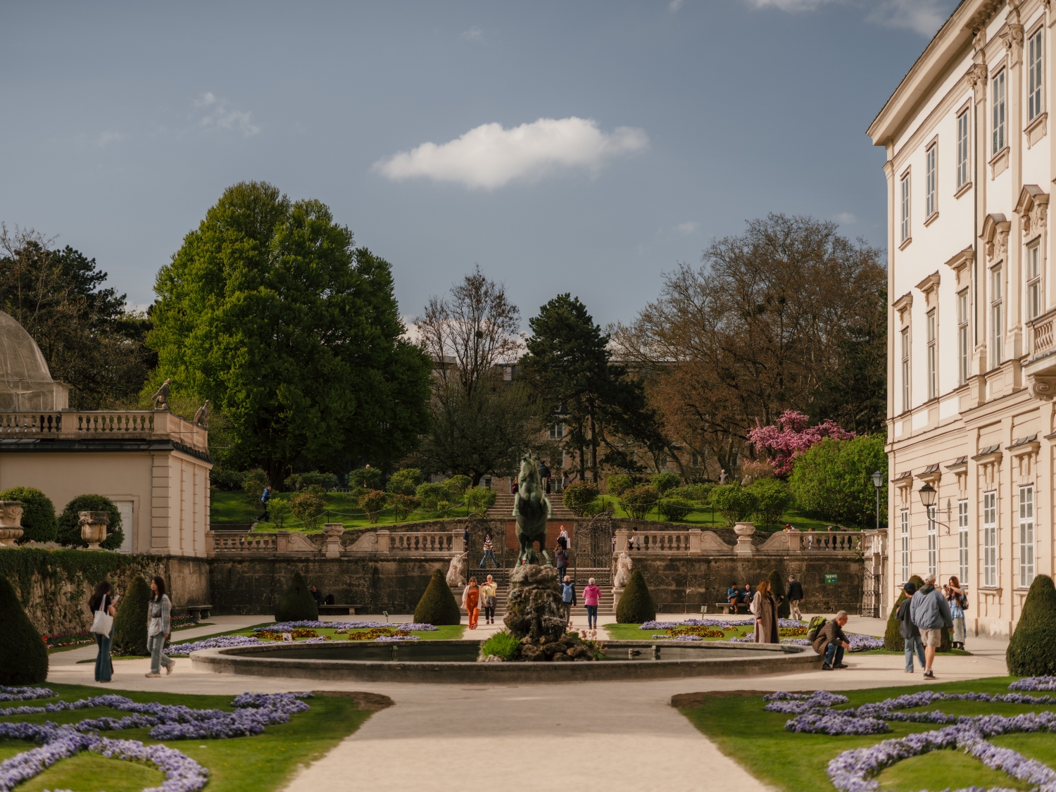 Bild: Mirabellgarten mit Pegasusbrunnen in Salzburg