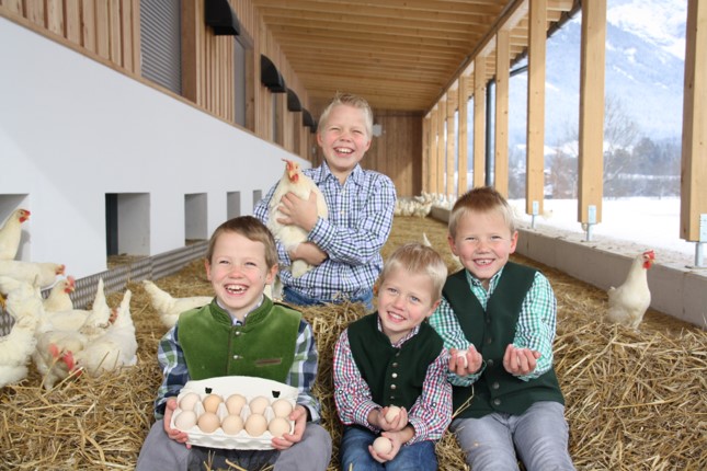 Fruestueck_Kinder_Huehner
