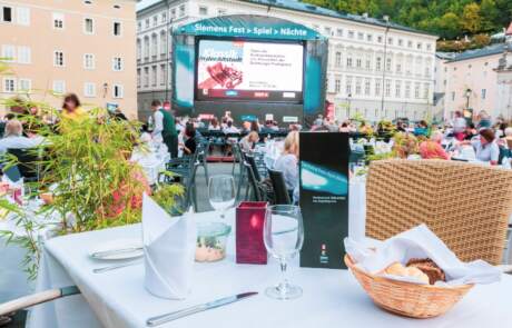 Bild: Essen im Open Air Restaurant IMLAUER am Kapitelplatz zu den Siemens Fest-Spiel-Nächten