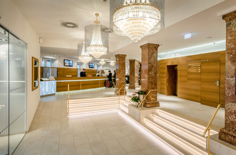 Lobby Blick auf Rezeption IMLAUER HOTEL PITTER Salzburg