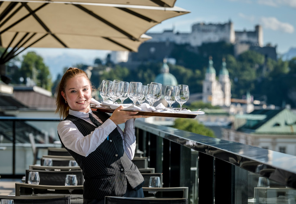 Sky Bar Kellnerin IMLAUER HOTEL PITTER Salzburg