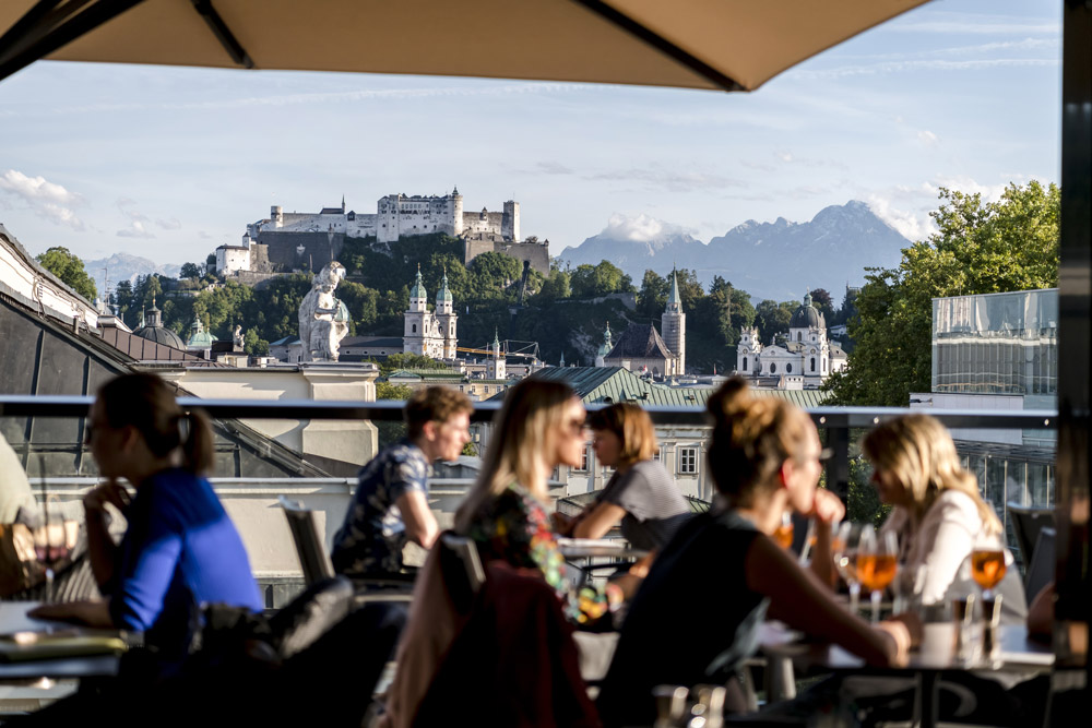 Entspannung mit Ausblick IMLAUER HOTEL PITTER Sky Restaurant Bar Salzburg
