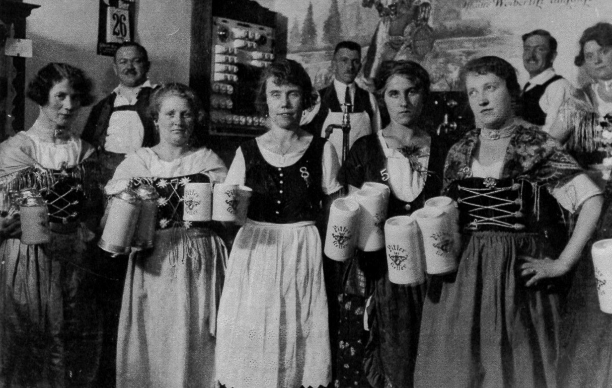 Bild: Mitarbeiterinnen des Pitterkellers 1926