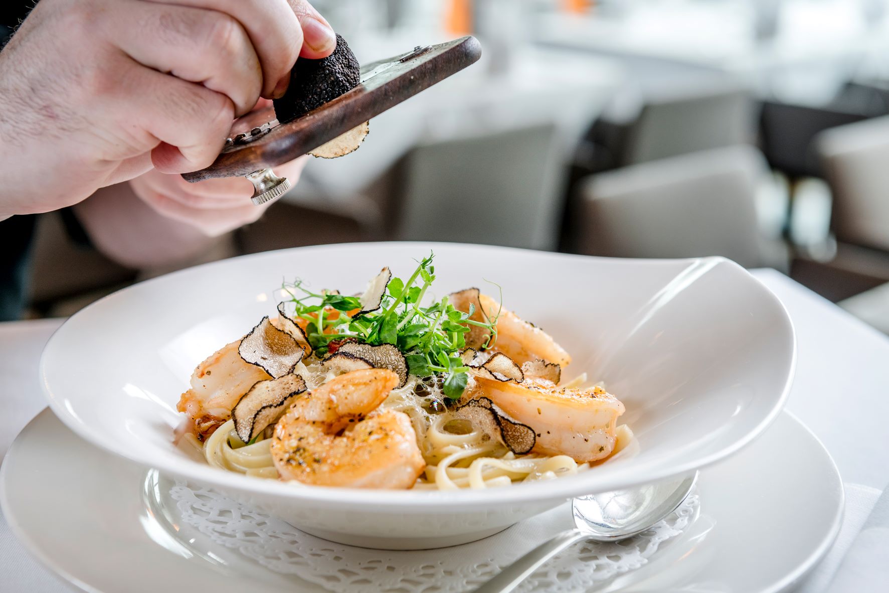IMLAUER-Sky-Restaurant-Trueffelnudeln-mit-gebratenen-Garnelen-klein