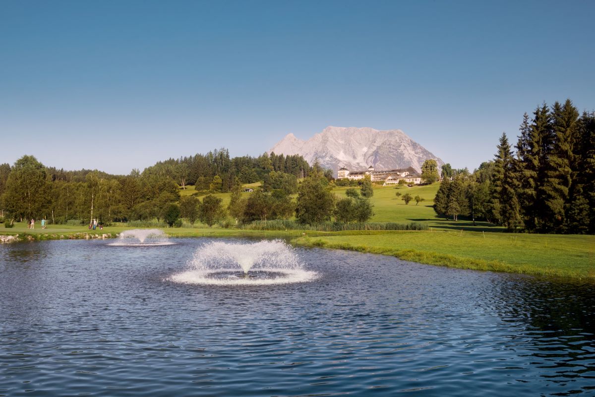 Golfplatz_Teich_IMLAUER-Hotel-Schloss-Pichlarn-klein