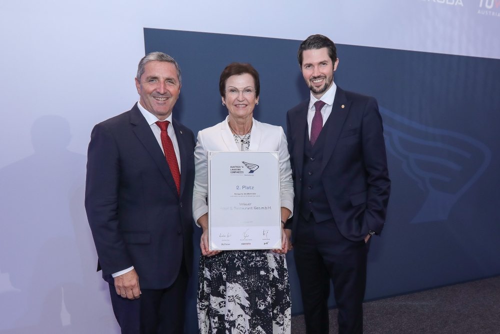 ALC FamilieImlauerFotocredit_DiePressePeroutka web Bild: Familie Imlauer mit der Auszeichnung beim ALC 2025