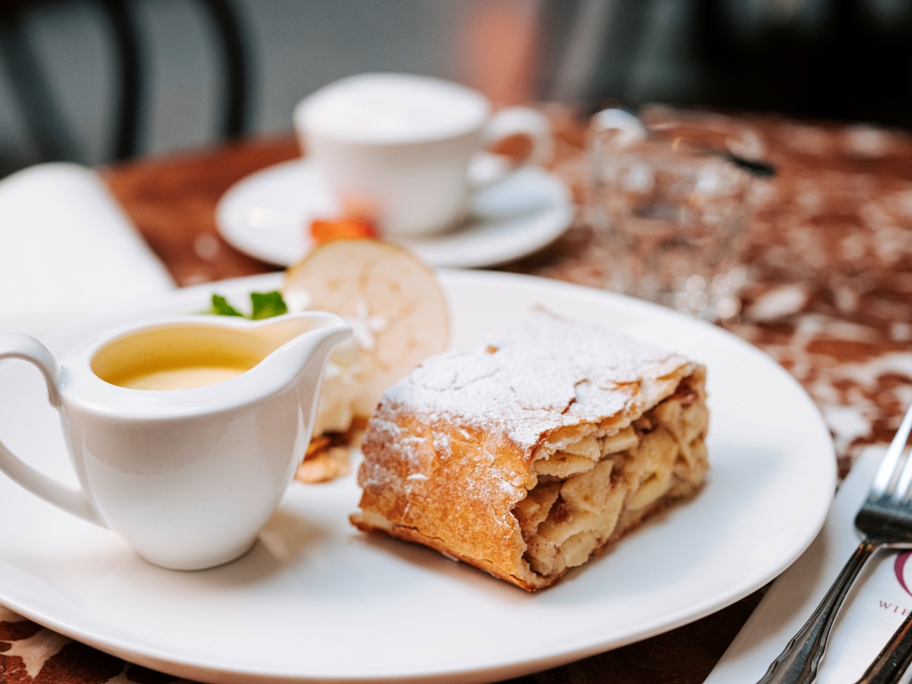 Apple Strudel Cafe Central Vienna Tourism Paul Bauer web Picture: Apple strudel and coffee