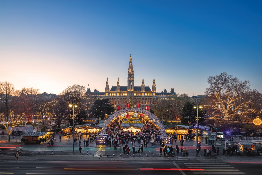 Christmas Market, Rathausplatz ViennaTourism Christian Stemper web Picture: Christmas market, Rathausplatz
