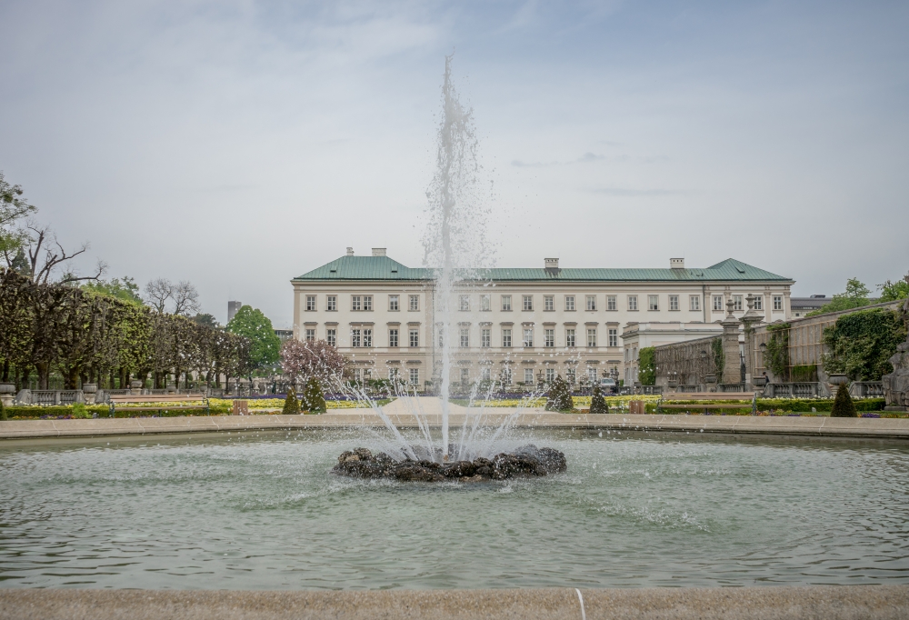 Bild: Springbrunnen mit Schloss Mirabell im Hintergrund