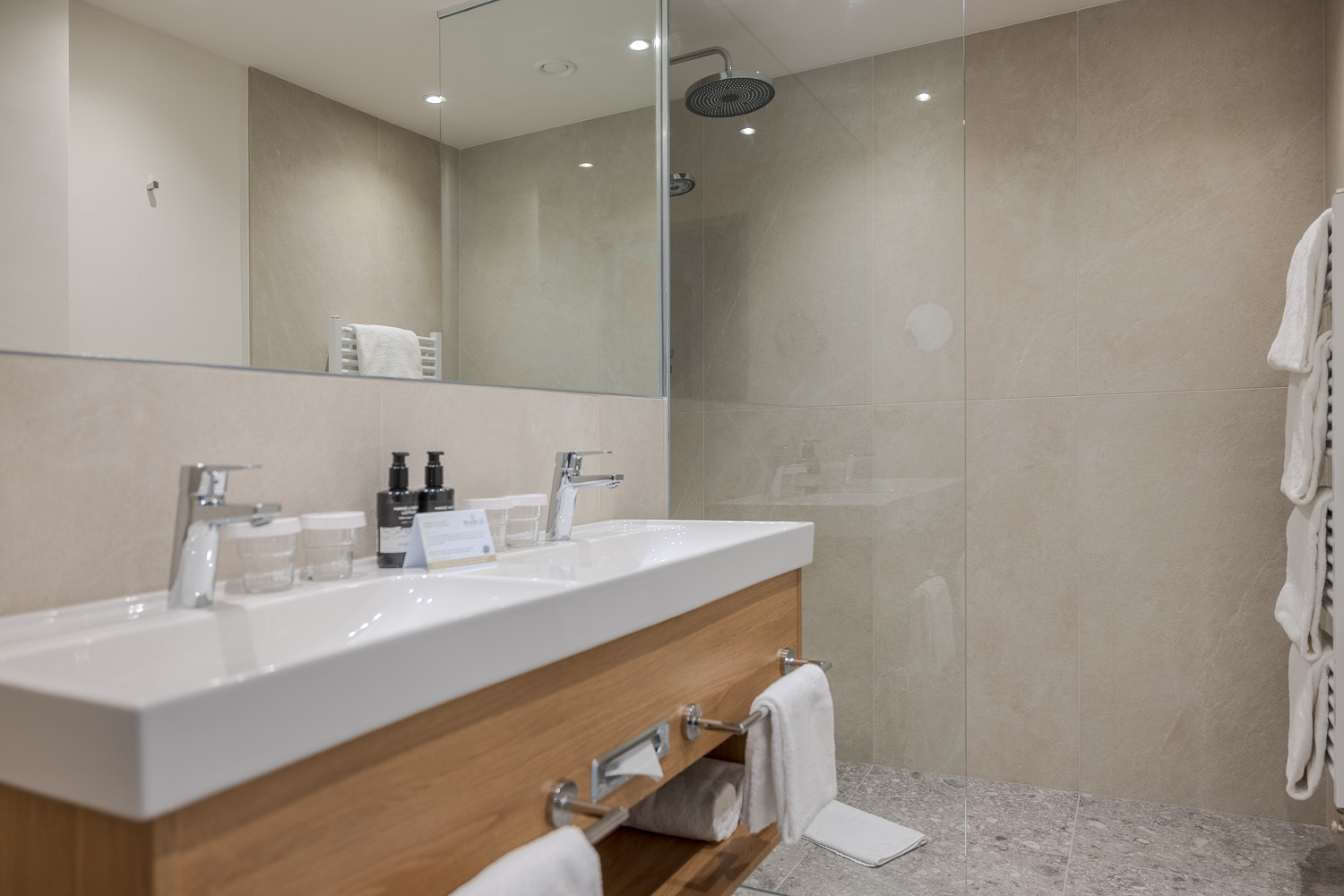 Bild: neu renoviertes Badezimmer